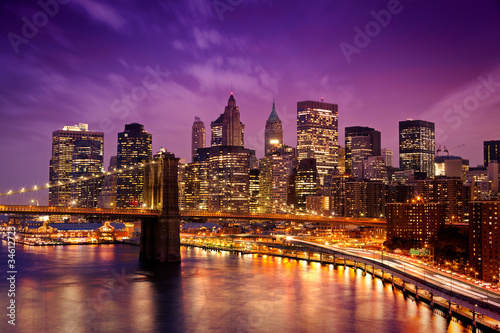 Fototapeta Widok Manhattanu z mostu Bruklińskiego nocą