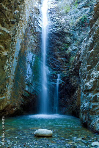 Naklejka Wodospad Chantara w górach Trodos, Cypr