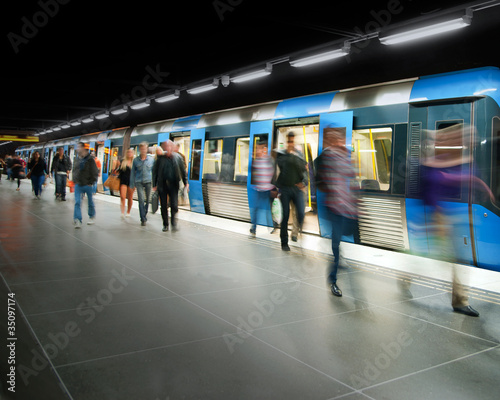 Naklejka ludzie miejski metro ruch transport