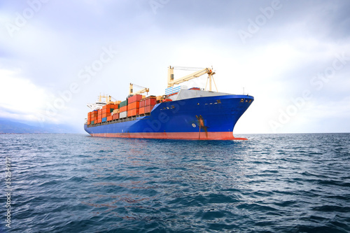 Fotoroleta woda transport łódź