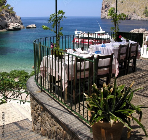 Obraz na płótnie Restauracja nad brzegiem morza