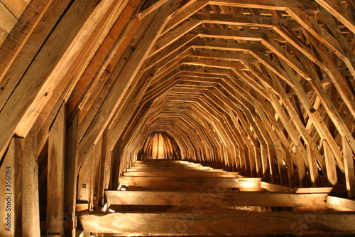 Fotoroleta drewniany tunel