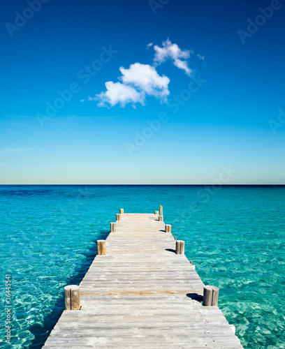 Fotoroleta Drewniane molo nad brzegiem morza