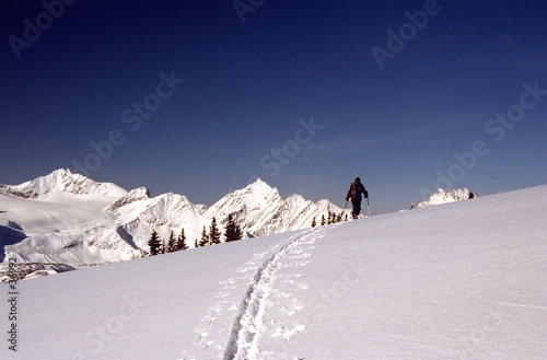Fotoroleta kanada błękitne niebo narciarz fitness góra