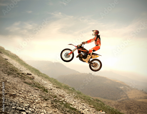 Naklejka motor wzgórze niebo motorsport