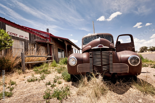 Naklejka samochód pustynia ścieżka transport retro