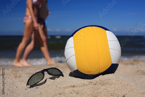 Naklejka siatkówka piłka woda morze plaża