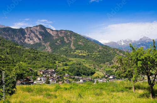 Obraz na płótnie wioska łąka dolina miasto szczyt
