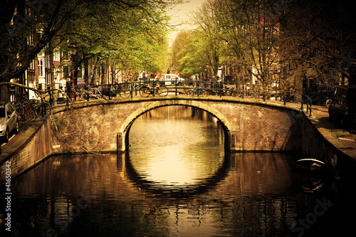 Obraz na płótnie Romantyczny most na kanale, Amsterdam