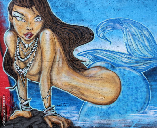 Naklejka kobieta street art morze