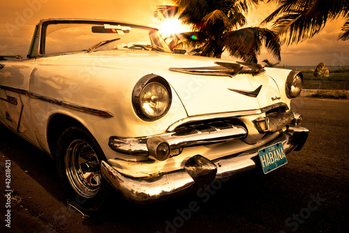 Fotoroleta samochód słońce amerykański stary kuba