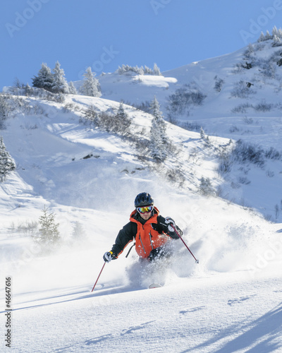 Naklejka ruch mężczyzna narciarz śnieg słońce