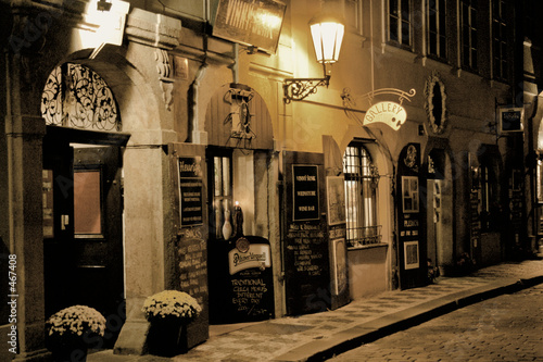 Naklejka Pub nocą w Pradze