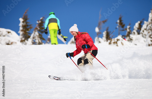 Fotoroleta dziewczynka góra śnieg piękny