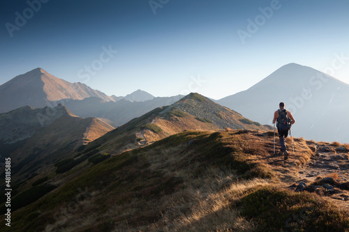 Fotoroleta pejzaż ścieżka mężczyzna góra tatry