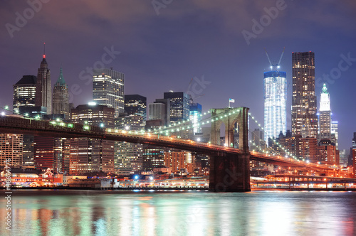 Naklejka Światła Manhattanu i mostu Bruklińskiego nocą