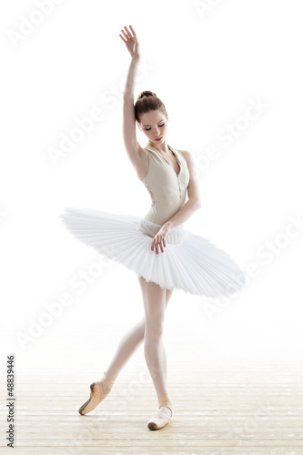 Naklejka kobieta baletnica taniec