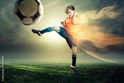 Naklejka sport sportowy chłopiec piłka nożna słońce