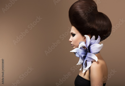 Naklejka Modelka z fantazyjnym upięciem włosów