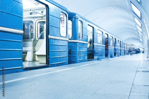 Fotoroleta metro tunel peron miejski transport