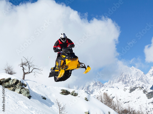 Fotoroleta lekkoatletka śnieg sporty ekstremalne wyścig silnik