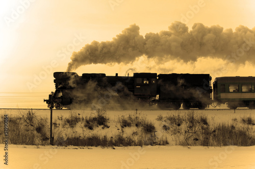 Fotoroleta śnieg lokomotywa pejzaż transport retro