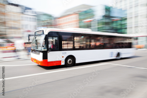 Obraz na płótnie miasto autobus droga