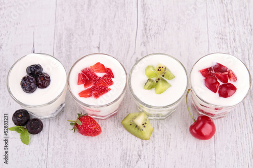 Obraz na płótnie Owocowe jogurty