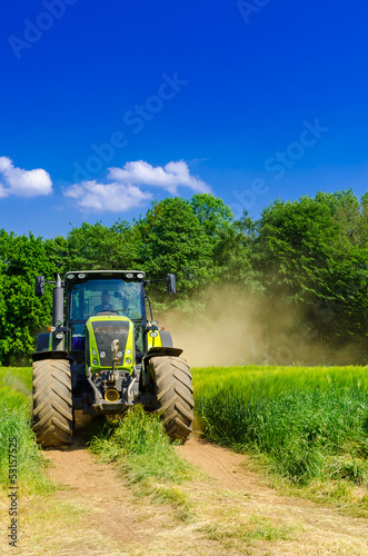 Plakat traktor żniwa rolnictwo pole