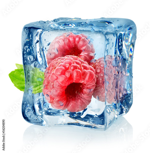 Naklejka owoc lód jedzenie woda na białym tle