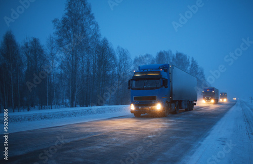 Obraz na płótnie ciężarówka transport sztorm noc