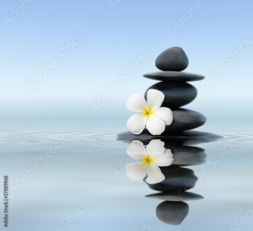 Naklejka Kamienie zen z białym kwiatem nad wodą