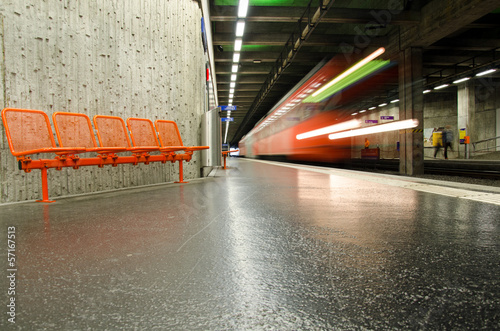 Plakat miasto ruch tunel stacja kolejowa peron