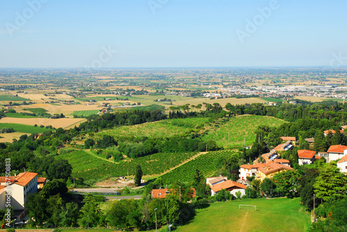 Plakat wzgórze pejzaż widok pole rolnictwo