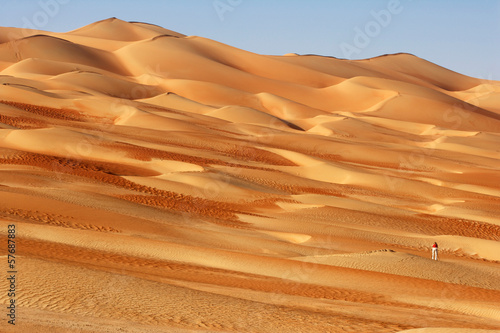 Fotoroleta wydma kobieta pustynia