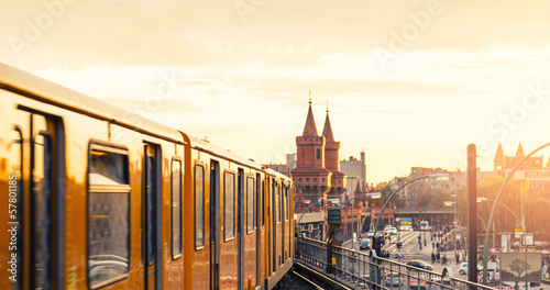Fotoroleta miejski tramwaj miasto stacja kolejowa