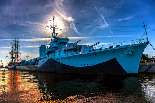 Fotoroleta woda pancernik niebo krajobraz marynarki wojennej