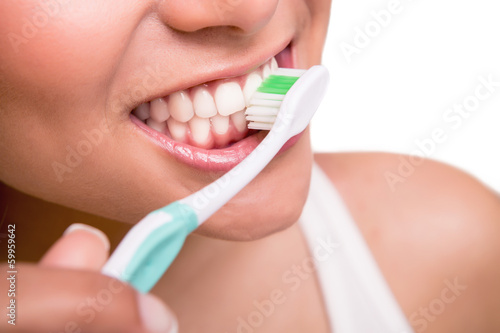Plakat Kobieta myjąca zęby