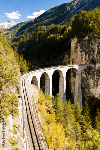 Plakat alpy jesień wiadukt szwajcaria architektura