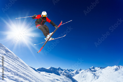 Plakat spokojny sport narciarz dolina