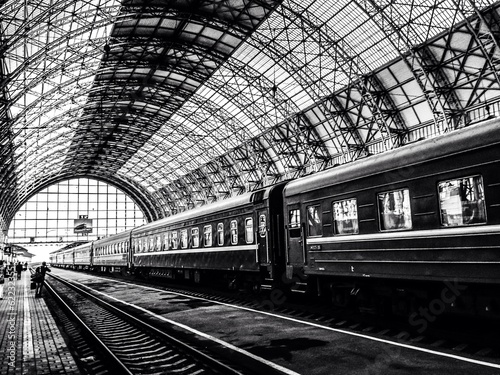 Fotoroleta ludzie podróż dach pociąg