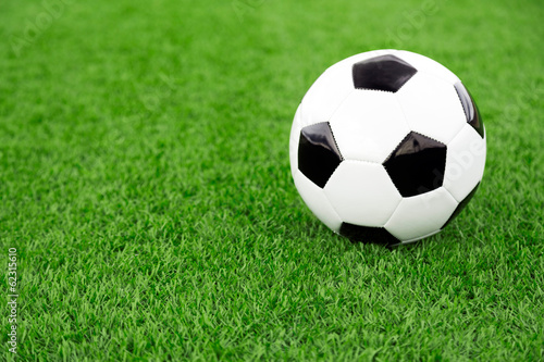 Naklejka zabawa trawa piłka boisko piłki nożnej