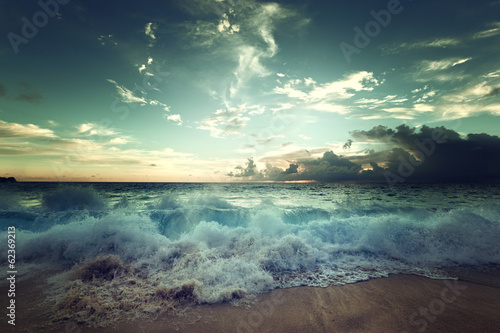 Fotoroleta fala wybrzeże świt spokojny zatoka