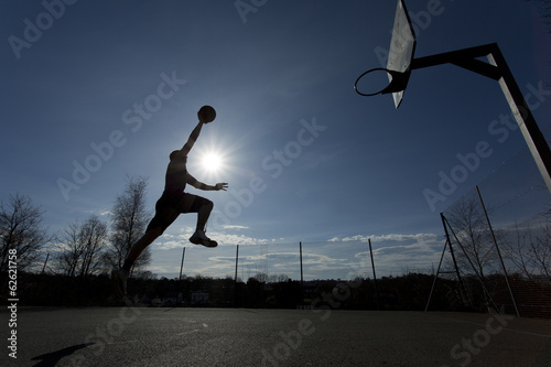 Fototapeta mężczyzna koszykówka drzewa piłka