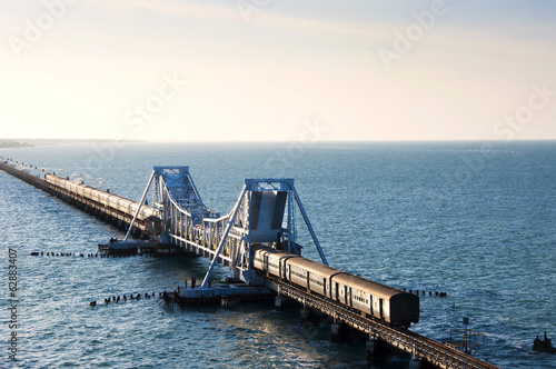 Fotoroleta morze transport most pociąg