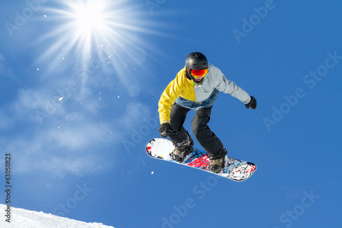 Fotoroleta akt chłopiec snowboard