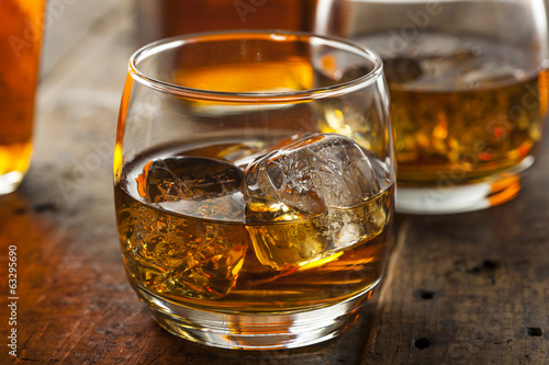 Fotoroleta vintage napój lód bourbon twardy