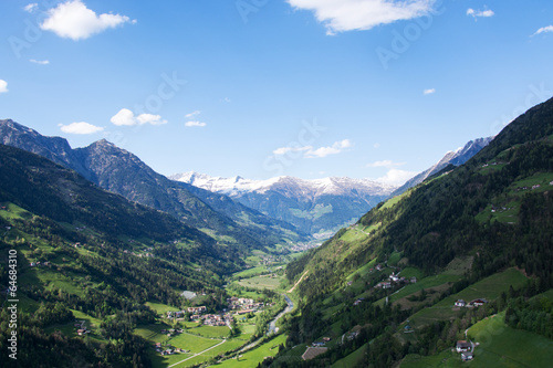 Naklejka alpy góra dolina włochy zdjęcie lotnicze