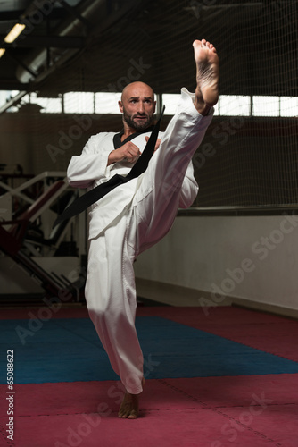 Fotoroleta sport mężczyzna sztuki walki