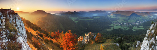 Naklejka góra panorama jesień